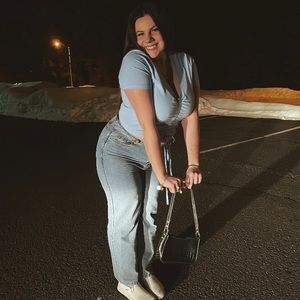 Meet your Posher, Jona